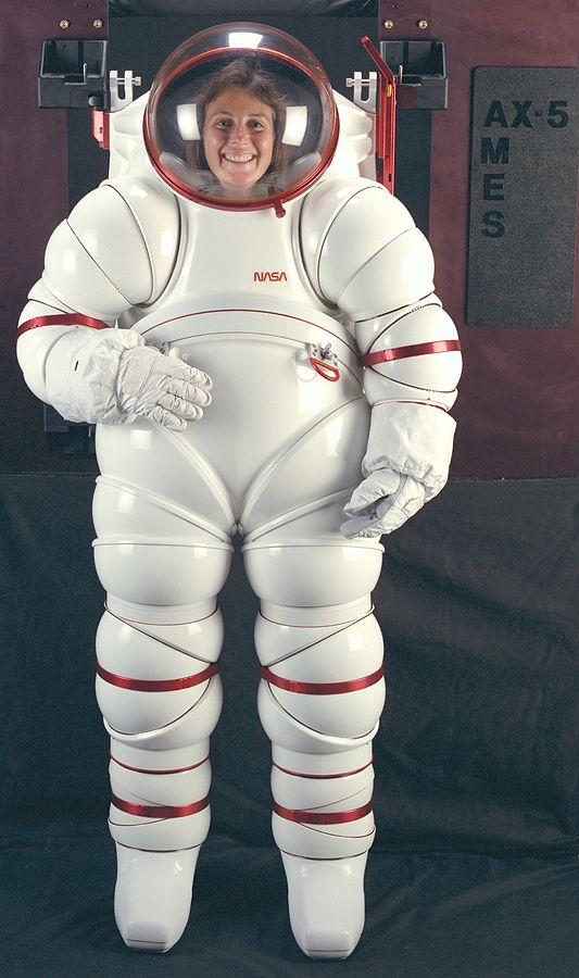 Bubble configuration of  space suit helmet