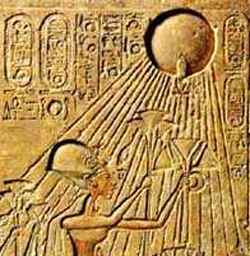 Detail of worship of Aten by Akhenaten 